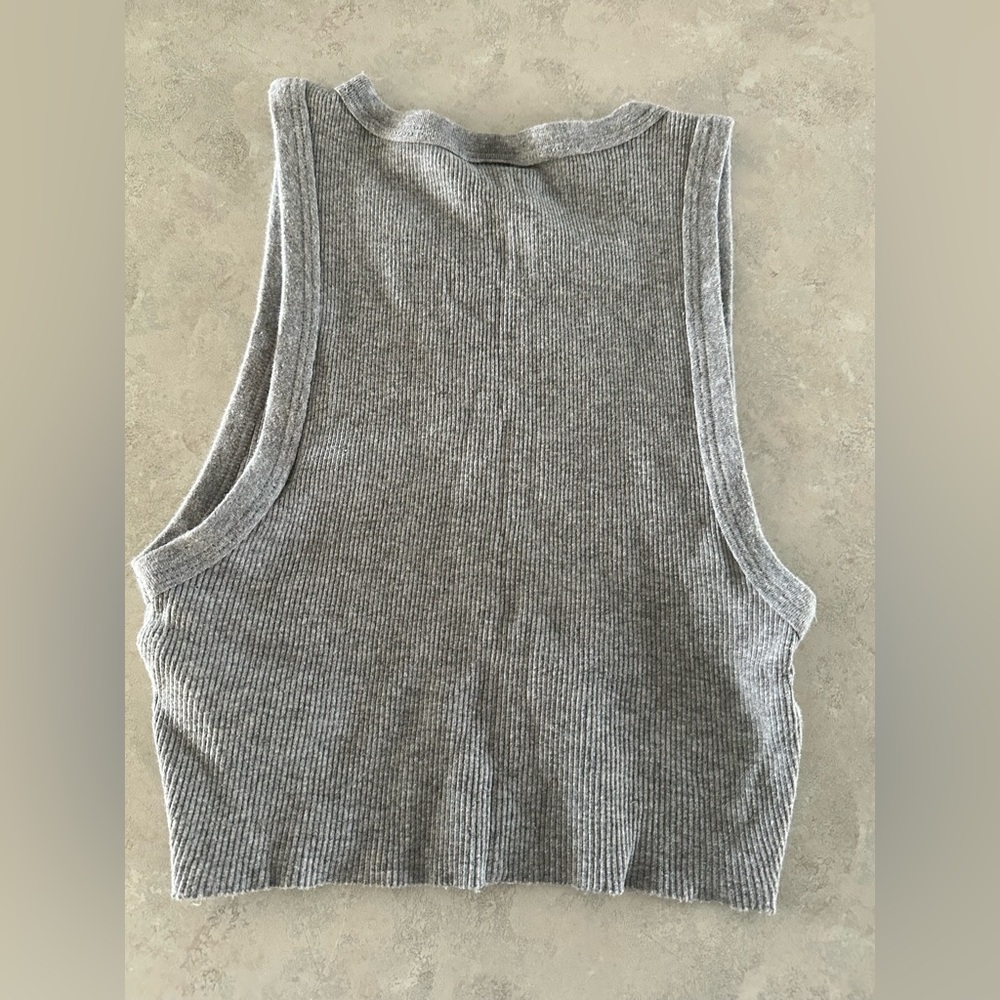 TNA Gray Ribbed Cropped Tank - Picture 4 of 4